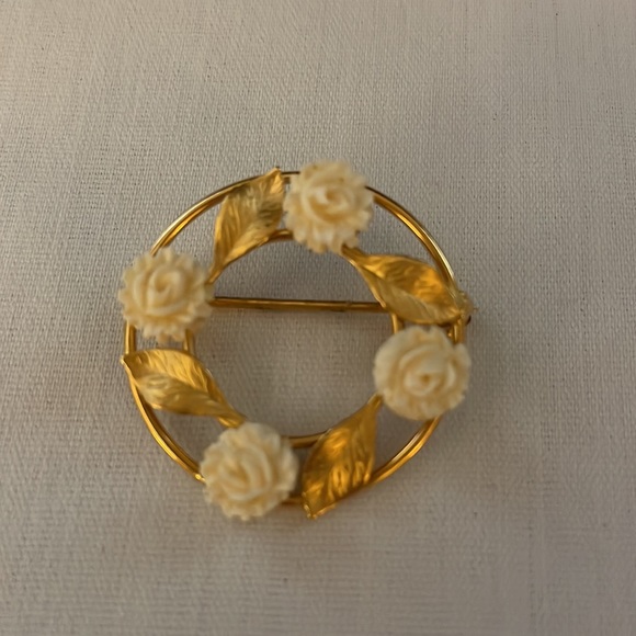 Estate jewelry gold brooch - Picture 3 of 8